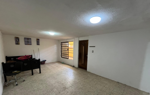 venta-68b9938cfb-9-1100 Casa en Venta Fraccionamiento Azteca, Ecatepec de Morelos